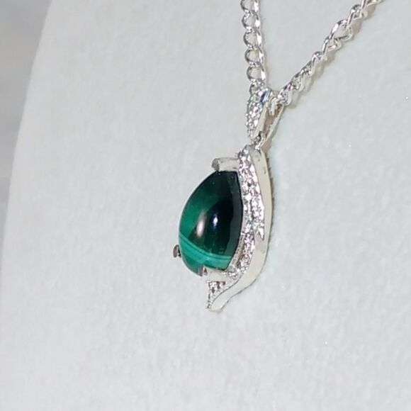 Malachite Pendant Necklace 18" Chain - Picture 3 of 8